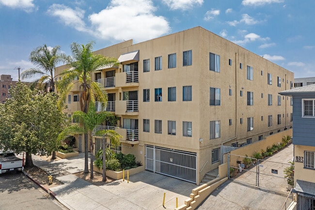Irolostar Apartments