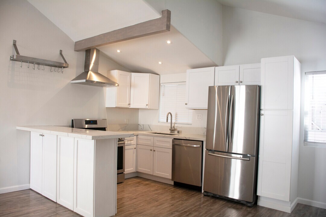 722 Willey Ln in West Hollywood, CA - Building Photo