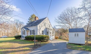 33 Mills Ln in Bloomfield, CT - Building Photo - Building Photo