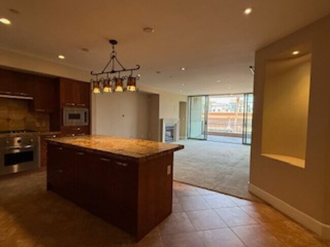 8035 Scholarship in Irvine, CA - Foto de edificio - Building Photo