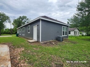 1510 W Curtis Ave in Orange, TX - Foto de edificio - Building Photo