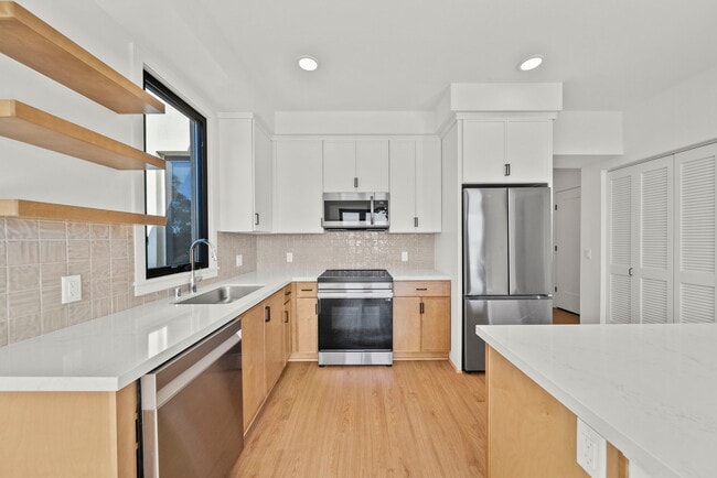 Alena on Haley in Santa Barbara, CA - Foto de edificio - Building Photo