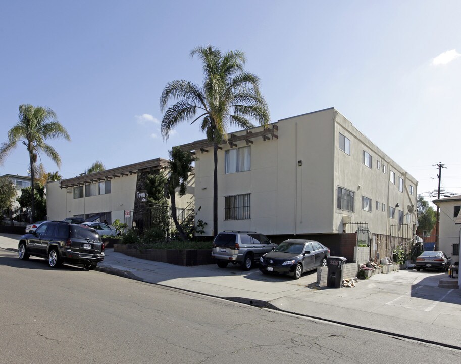 Townhouse East in San Diego, CA - Building Photo