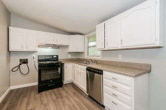 414 N Cochise Dr in Independence, MO - Building Photo - Building Photo