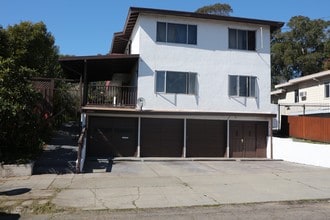 2501 Humboldt Ave in Oakland, CA - Building Photo - Building Photo