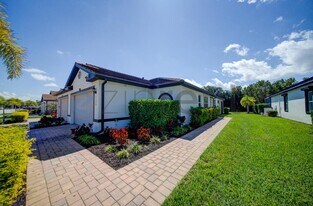 1126 S Town and River Dr in Ft. Myers, FL - Building Photo