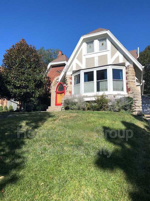 6836 Rockhill Rd in Kansas City, MO - Building Photo - Building Photo