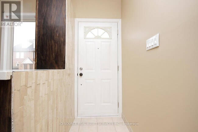 3895-3895 Doug Leavens Blvd in Mississauga, ON - Building Photo - Building Photo