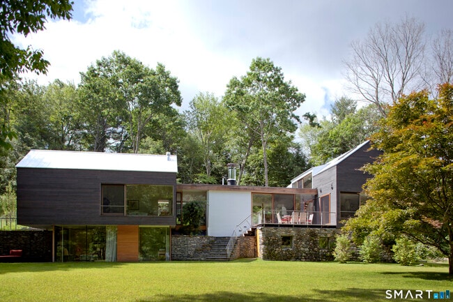 property at 155 W Morris Rd
