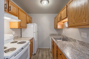 Capri in Royal Oak, MI - Building Photo