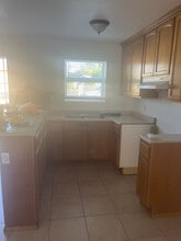 102 W Hall Ave in San Diego, CA - Building Photo - Building Photo