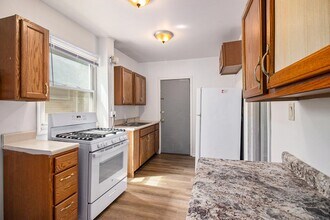 147 Isbell St in Lansing, MI - Building Photo - Building Photo