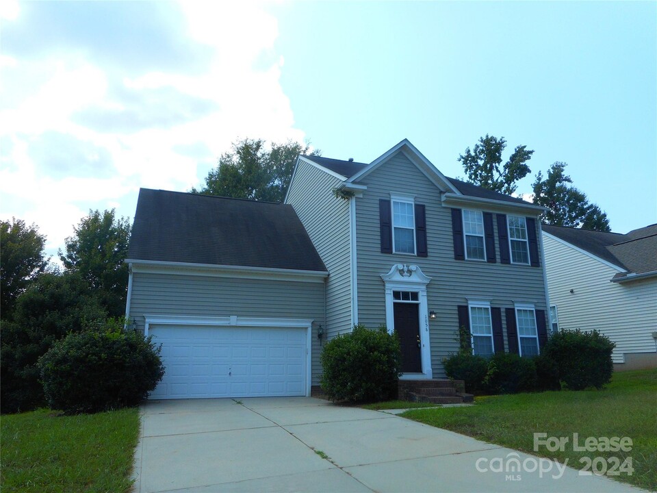 1058 Pepperwood Pl in Lake Wylie, SC - Foto de edificio