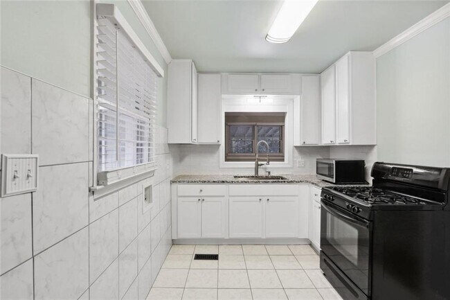 2120 Meadowbrook Ln SE in Marietta, GA - Building Photo - Building Photo