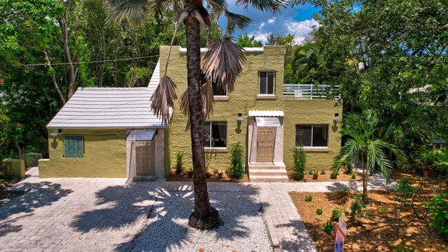 825 NE 120th St, Unit W