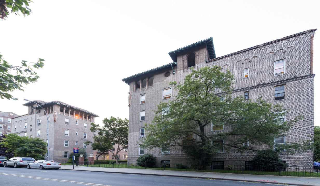 8309 35th Ave in Jackson Heights, NY - Building Photo