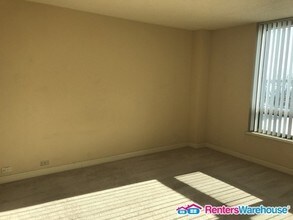 3320 Spinnaker Ln-Unit -6 in Detroit, MI - Foto de edificio - Building Photo