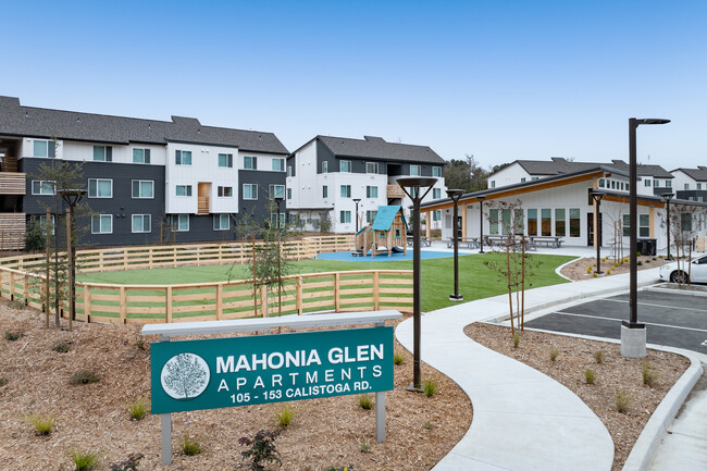 Mohania Glen in Santa Rosa, CA - Building Photo - Building Photo