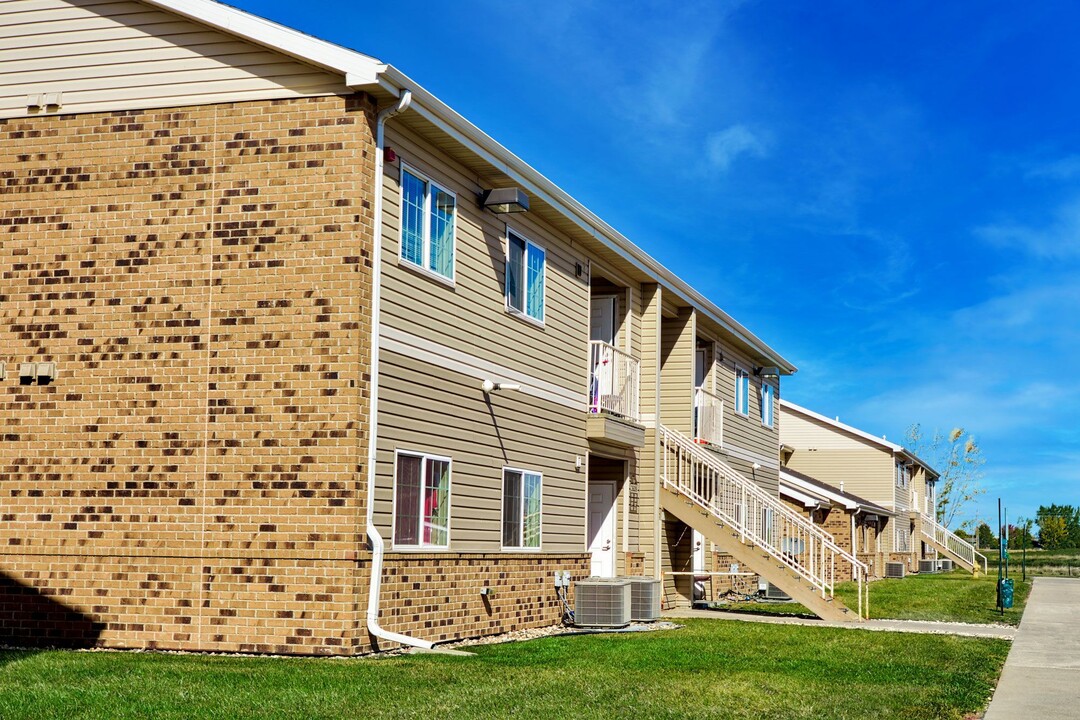 Falls Park Apartments in Sioux Falls, SD - Building Photo