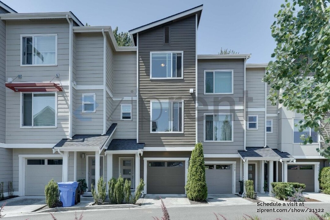 355 Vashon Ct NE in Renton, WA - Building Photo
