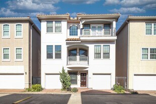 7130 Laguna Villas in Houston, TX - Building Photo