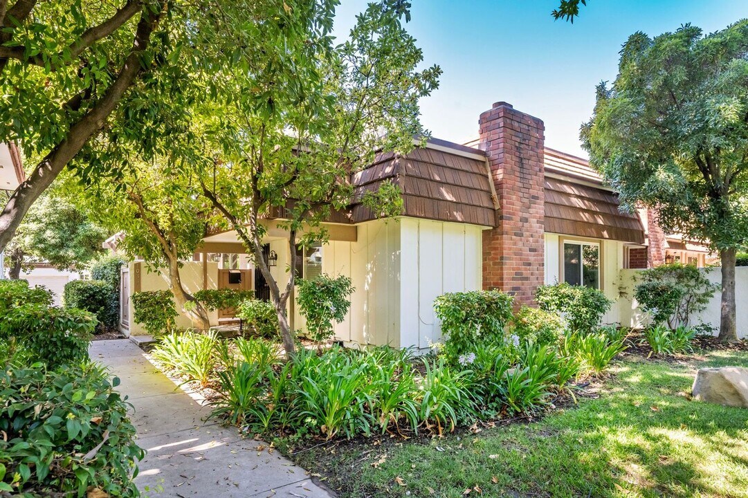 10331 Larwin Ave in Los Angeles, CA - Building Photo