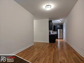 2211 W Eastwood Ave, Unit 3 in Chicago, IL - Building Photo - Building Photo