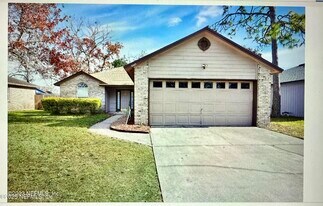 3317 Cancun Dr E in Jacksonville, FL - Building Photo