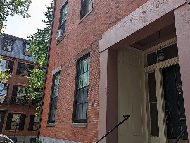 2 Louisburg Sq Unit #4/5 in Boston, MA - Foto de edificio - Building Photo