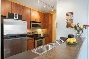 332 S 3rd St, Unit 2 in Columbus, OH - Building Photo