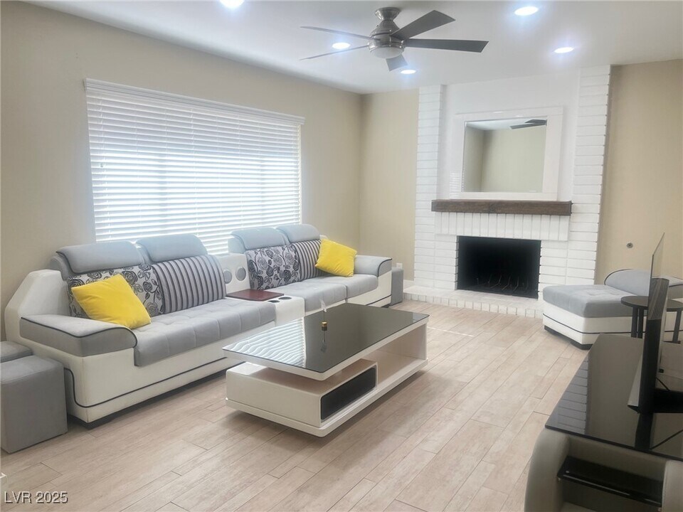 4194 Greenpoint St in Las Vegas, NV - Building Photo