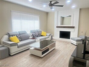 4194 Greenpoint St in Las Vegas, NV - Building Photo - Building Photo