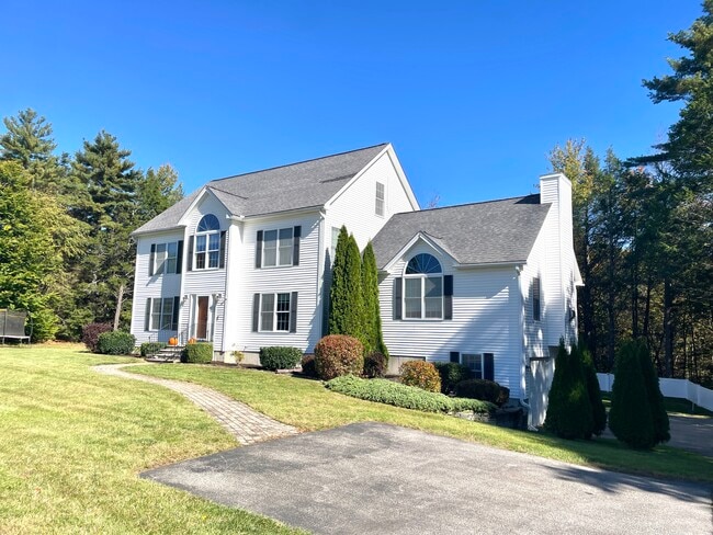 64 Hamilton Dr in Epping, NH - Building Photo - Building Photo