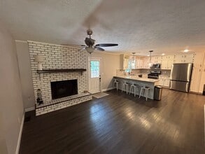 1015 Castlewood Dr in Woodstock, GA - Building Photo - Building Photo