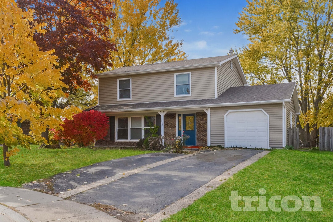 155 Ramblewood Ln in Lake Zurich, IL - Building Photo