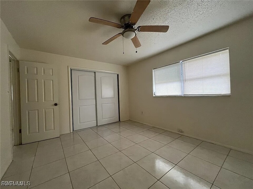 138 Brooks Rd in North Fort Myers, FL - Foto de edificio