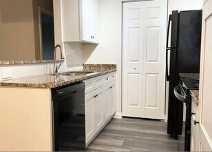 633 S Virginia Rd in Crystal Lake, IL - Building Photo - Building Photo