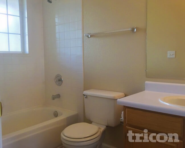 600 Blue Skies Dr in Sparks, NV - Foto de edificio - Building Photo