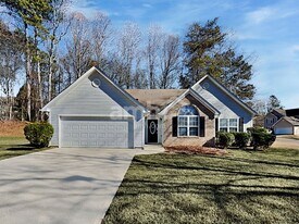 7102 Independence Dr in Flowery Branch, GA - Building Photo