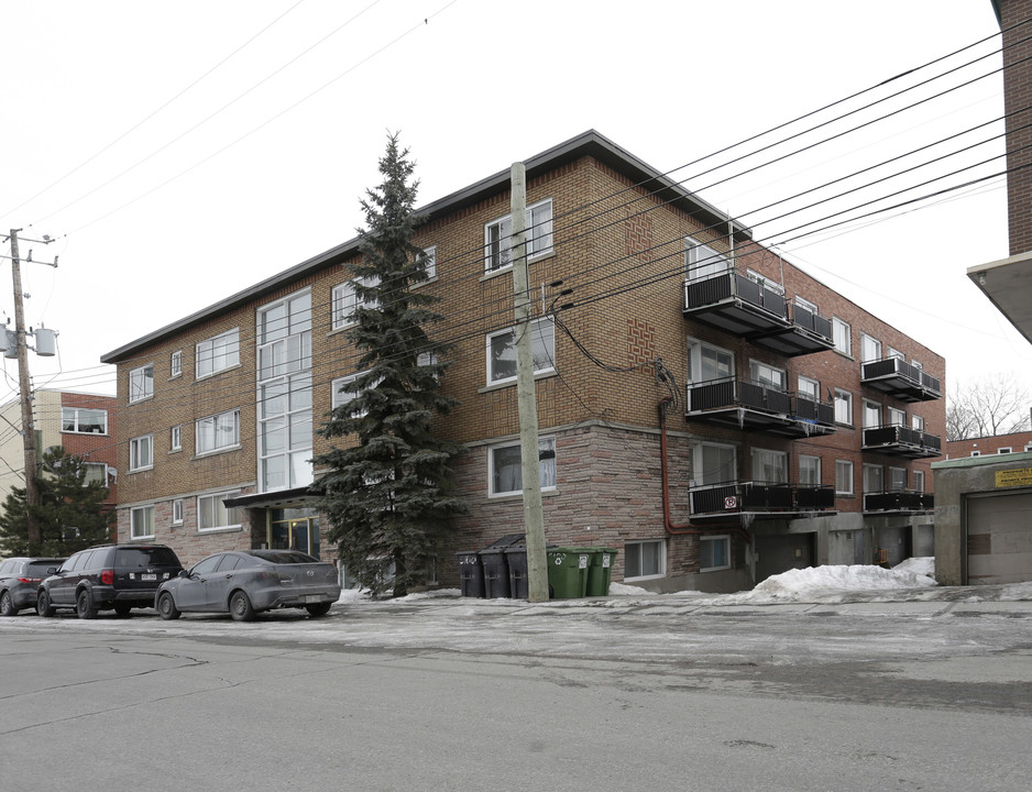 5100 De Courtrai Av in Montréal, QC - Building Photo