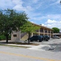 1331-1339 W 30th St in Hialeah, FL - Building Photo