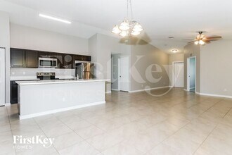 2219 SW Haycraft Cir in Port St. Lucie, FL - Foto de edificio - Building Photo