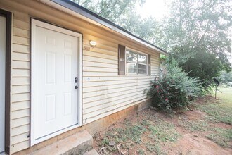 1013 W Slaton Ave in Griffin, GA - Building Photo - Building Photo