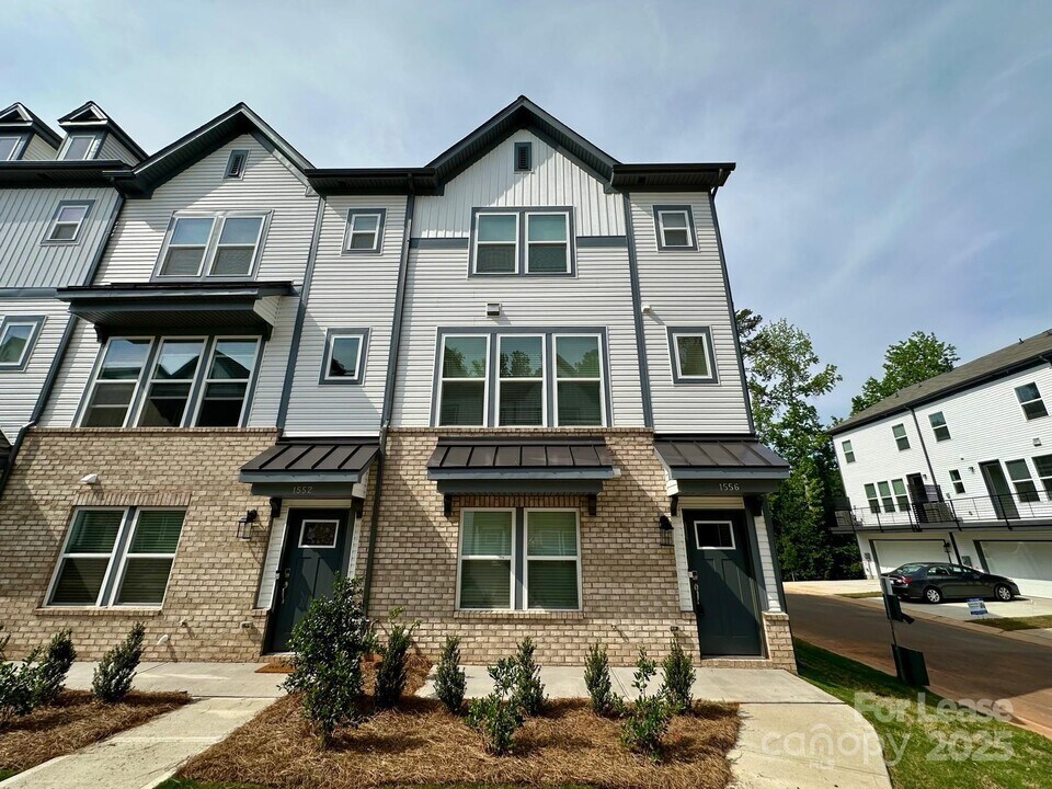 1556 Blanche St in Charlotte, NC - Building Photo