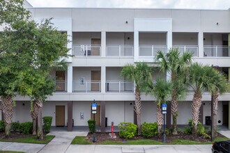 The Strand Condominiums in Oviedo, FL - Foto de edificio - Building Photo