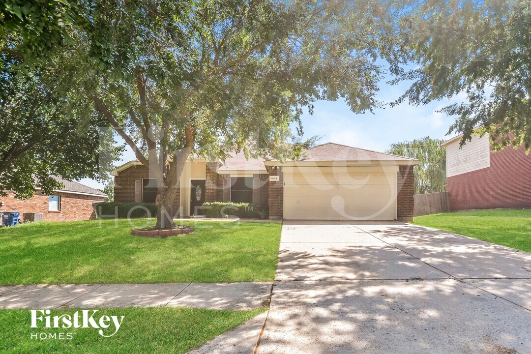 1008 Hanover Dr in Forney, TX - Foto de edificio