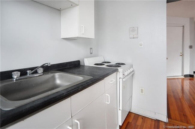 768 State St in New Haven, CT - Building Photo - Building Photo