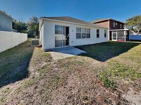 6610 Colonial Lake Dr in Riverview, FL - Building Photo