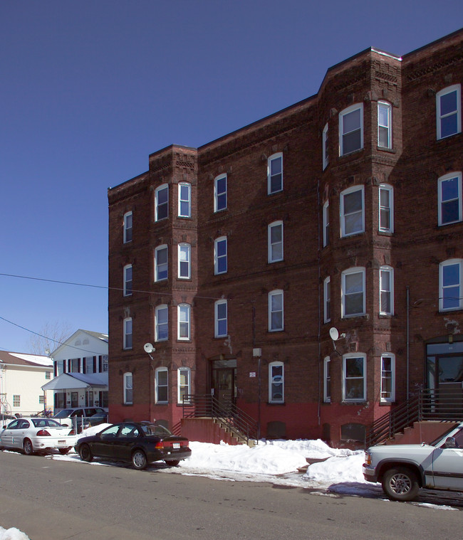 84 N East St in Holyoke, MA - Foto de edificio - Building Photo