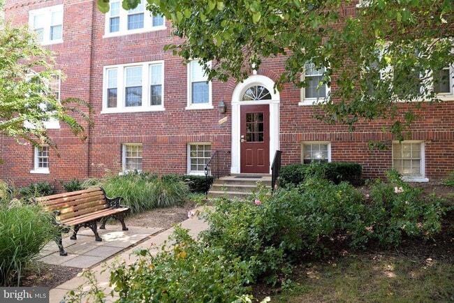 property at 1904 Key Blvd